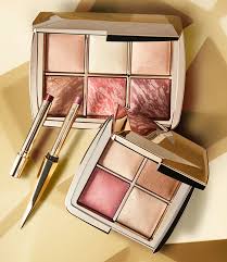 Another beauty comes in time for the holiday 2019 season. Hourglass Cosmetics Holiday 2020 Featuring Sculpture Ambient Lighting Edit Palette Musings Of A Muse