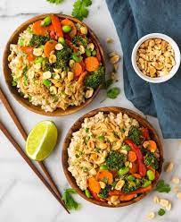 Pile your shredded leftover chicken high in a bowl, then top it with a dreamy green sauce and all the fixings. Peanut Chicken With Veggies And Rice