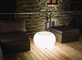 Eignet sich gleichermaßen als tisch, indirekte lichtquelle oder. Bubble Outdoor Led Tisch Moree