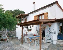 Oturma odanızın bir köşesini köy evi konseptine uygun döşeyebilirsiniz. Kullerinden Dogan Koy Evi Evim