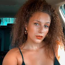 Praktickou zkoušku složila i díky muzikálu. Natalie Ma Stejny Talent A Stejny Smysl Pro Humor Monika Bagarova Ma V Rodine Velkou Konkurenci Zivot