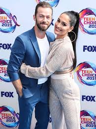 Vous pouvez regarder ses photos et contastater que son physique et sa silhouette n'ont rien à envier aux autres célébrités. Nikki Bella S Son Has A Heart Problem She Learns On Total Bellas Hollywood Life