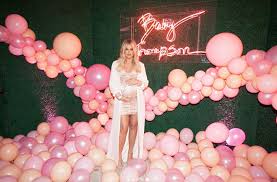 From 45 000 Flowers To 3 000 Balloons Khloe Kardashian S Designers Break Down Baby Shower Details Khloe Kardashian Baby Shower Khloe Kardashian Kardashian Birthdays