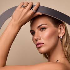 Anello in oro con diamanti ct. 0,18