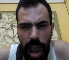 Rapper espanhol vai ser julgado por cortar pênis de colega de quarto para  ganhar visibilidade nas redes sociais