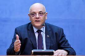One of the main objectors was the undersecretary, raed arafat, the founder of the mobile service emergency resuscitation and extrication service, a public emergency service partially funded by private donations and partially by the government. Raed Arafat DeclaraÈ›ii De UltimÄƒ OrÄƒ Despre Efectele Secundare Ale Vaccinului È™i Teoria ConspiraÈ›iei In Romania Impact