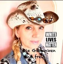 Kofola se původně měla jmenovat Kofocola. Kvůli přílišné délce názvu a také  sporům ohledně ochranné známky se však jméno limonády zkrátilo na Kofola a  v této podobě vydrželo až dodnes.