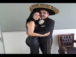 Jun 21, 2021 · a vicente fernández jr., sus hijos y su novia mariana gonzález, también lo felicitaron por el día del padre en redes sociales. Chente Jr Presume El Cuerpazo De Su Nueva Novia Youtube