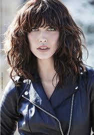 Pour cette saison rendez vous les coiffeur car on change de coupe, on ajuste, on crée le style et surtout. Hairstyle Les Coiffures Tendances De L Automne Hiver 2020 2021 Decryptees Coupe De Cheveux Cheveux Cheveux Mi Long