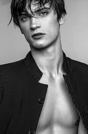 Olive Marks's Instagram, Twitter & Facebook