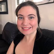 Denise Holler's Instagram, Twitter & Facebook