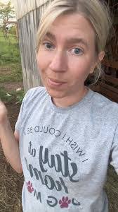 Kari Leonard's Instagram, Twitter & Facebook