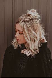 Coupe Au Carre Avec Frange Separee En 2020 Coiffure Cheveux Mi Long Coiffure Cheveux Long Facile Coiffure Cheveux Carre