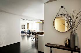 Ancak bir gün bu harika şeyi satın alırken soru ortaya çıkıyor: Aynayi Duvara Sabitlemek Aynayi Bir Cercevesiz Nasil Asar Ve Sabitler Dekoratif Bir Urun Nasil Takilir Duvara Yapistirilabilir