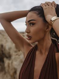 Sun model ☀️ . . . . . . . . #sun #model #work #session #photography  #brunette #ootd