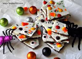 Just change up the color of the chocolate and switch up the themed sprinkles. Easy Halloween Bark Ministering Printables