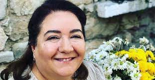 Film yapımcısı, senaryo yazarı, i̇ş kadını, oyuncu. E42qpiks3llttm