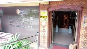 Lai labāk apskatītu atrašanās vietu muzium seni kraf orang asli, pievērsiet uzmanību ielām, kas atrodas tuvumā: Melawat 7 Muzium Galeri Di Kuala Lumpur Dalam Masa Sehari