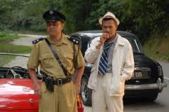 Within his short stay in the pekan kecil, he finds out that when there is a full moon. Kala Malam Bulan Mengambang Movie Release Showtimes Trailer Cinema Online