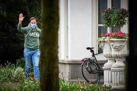 Zo worden in openbare gebouwen vanaf 1 juni maximaal dertig personen toegestaan. M5dtkwehyiy4lm