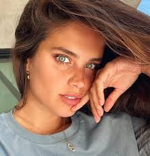 1 an 2 ans 4 ans 6 ans 8 ans 10 ans 12 ans. Sara Sampaio On Instagram I Ve Been Having The Craziest Dreams Lately Has Anyone Been Having Crazy Dreams As Well Sara Sampaio Weird Dreams Armani Beauty
