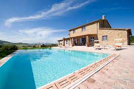 Familienfreundliches ferienhaus 245 romantische ferienhäuser 66 ferienhäuser am meer 8 hunde erlaubt 201 exklusive villen 67 dorf zu fuß erreichbar 84 ferienhäuser im chianti 106 alleinstehende ferienhäuser 221 ferienwohnungen toskana 6 eroica ferienhäuser 36 heizung inklusive 31 weg zum strand 1 agriturismo 37 flexible anreisetage. Ferienhauser Toskana Mit Pool In Meernahe Alleinlage