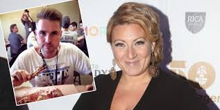 Sarah dawn finer jag tror det blir snö i natt 04:04. Sarah Dawn Finers Hemlige Karlek Avslojad Dejtar Producenten Fredric Ollerstam Stoppa Pressarna Kandisar Kandisnytt Hant Extra Se Hor Noje