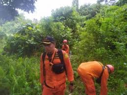 Bapak salim, kepala desa loeha yang melaporkan bahwa pukul 19.00 wita satu buah longboat dengan pob (person on board) lima orang terbalik dan tenggelam di danau towuti, tiga orang telah ditemukan selamat dan dua orang belum ditemukan, kata aris, melansir antara, senin, 7 juni 2021. Terima Laporan Orang Hilang Kantor Pencarian Dan Pertolongan Natuna Segera Lakukan Pencarian Detak Media