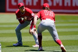 Adrian Garro على X: "baseball + pregame rock/paper/scissors, starring  Shohei Ohtani & Brandon Marsh. Looks like Shohei's going with the ol'  scissors. https://t.co/QBqCZSn1AY"