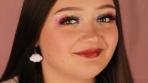 Lindsey Rowley makeup tutorials are captivating millions online