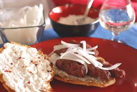 Check spelling or type a new query. Cevapi Serbo Kebab Alla Griglia Servito Con Kaymak E Cipolle Ricetta Semplice E Salutare