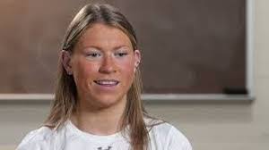 Elizabeth Snoddy's Instagram, Twitter & Facebook