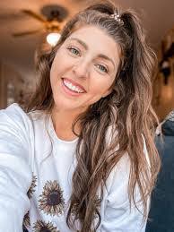 Lacey Bentley's Instagram, Twitter & Facebook