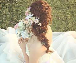 最新のウェディングヘアなら ダウンスタイルが断然新鮮です 編み込みやポニーテールなど ダウンスタイルならおしゃれ感のある花嫁スタイルを実現できますよ 自分だけの素敵なダウンスタイルのアレンジをみつけてみませんか ウェディングヘア ヘア ウェディング