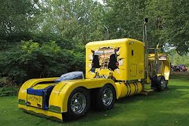 Cool Semi Trucks Cool Semi Truck Paint Jobs Found These On Another Site And Fell In Trucks Big Trucks Semi Trucks