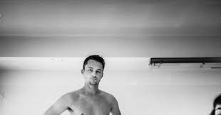 Maarten vancoillie ging vandaag naakt voor een fotoshoot en dorothee dauwe maakte daar een filmpje van! Maarten Vancoillie Gaat Naakt Celebrities Hln Be