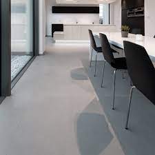 Unglasierte fliesen aus feinsteinzeug haben oft auch eine gute rutschhemmung und sind somit gut für bad oder im großformat wirken die fliesen besonders faszinierend und harmonisch, durch die. Grossformatige Und Dunne Fliesen Kerbin Gbr Ihr Fliesenfachgeschaft