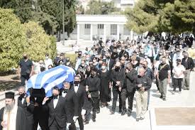 Στο α' νεκροταφείο αθηνών κηδεύτηκε λίγο μετά τις 11:00 ο άκης τσοχατζόπουλος. Ocrff6d5b0orhm