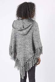Langer poncho mit kapuze in großen größen, damen, größe: Hakelponcho Grauer Poncho Mit Fransen Und Kapuze Lockiges Madchen Poncho Strickmuster Poncho Madchen Poncho Stricken