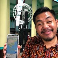 Gue ketemu anak Gen Z bulan lalu. Lulus dengan IPK 3.9. Punya 1 sertifikasi  internasional. Baru kerja 2 bulan, udah resign. Dia cerita kalau tiap ide  yang dia ajukan, selalu ditolak tanpa