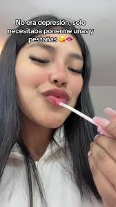 Ponerme uñas y pestañas para quitarme lo triste 😘