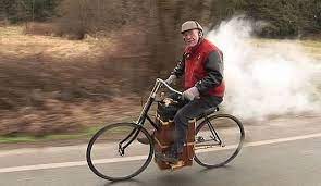 小さな蒸気機関車 みたいな蒸気自転車 世界初のバイクを復元 えん乗り 自転車 蒸気機関車 ツーリング