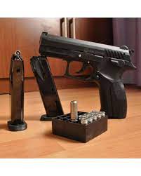 Arma a fost pusă în funcțiune în 1980 folosește cartușul popular de 9 19 mm. Pistol Grand Power T12m 10x28