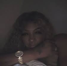 He's hilarious... cause that leg 🤣🤣 whyyyy bro