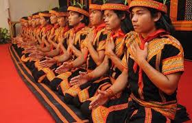 Pola lantai adalah garis yang dilalui oleh penari saat melakukan gerakan tari. Tari Saman Tari Tradisional Dari Aceh Tegaraya Com