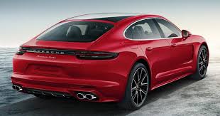 Kecantikan ini mempunyai kelajuan maksimum 305 km / j. Porsche Panamera Turbo Executive Dijadikan Lebih Eksklusif Oleh Cabang Modifikasi Dalaman Porsche Paultan Org