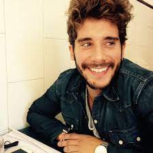 É a adaptação portuguesa da argentina de mesmo nome, criada por cris morena, autora de êxitos como floribella e chiquititas. Ricardo De Sa Esta A Namorar Com Atriz Holofote