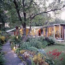 Starterhaus Aus Holz In Omas Garten Minihaus Haus Ideen Gartenhaus Zum Wohnen
