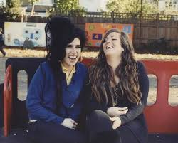 Amy winehouse's best friend and flatmate tyler james recalls finding the singer after she died of alcohol poisoning on july 23, 2011. Amy Winehouse No Context On Twitter Amy Winehouse And Her Childhood Best Friend Juliette Ashby Laughing Together Outside Their Primary School In Southgate Osidge Jmi School 2006 Https T Co Acetj0bxfg