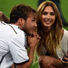 Jun 06, 2021 · dort wusste der jüngere bruder von weltmeister mario götze auf anhieb zu überzeugen, lief elfmal auf und schaffte mit dem fck den klassenerhalt. Mario Gotze Erholungsurlaub Auf Ibiza Bunte De